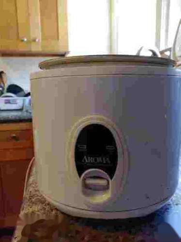 电饭锅 电蒸锅 8成新 附件齐全 5元 Aroma Rice cooker with all accessories and box