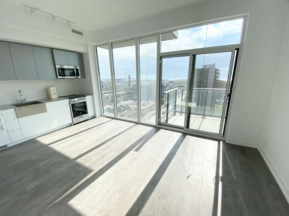 多伦多DT 1bed+1den 2bath Condo 出租 在Liberty Village社区