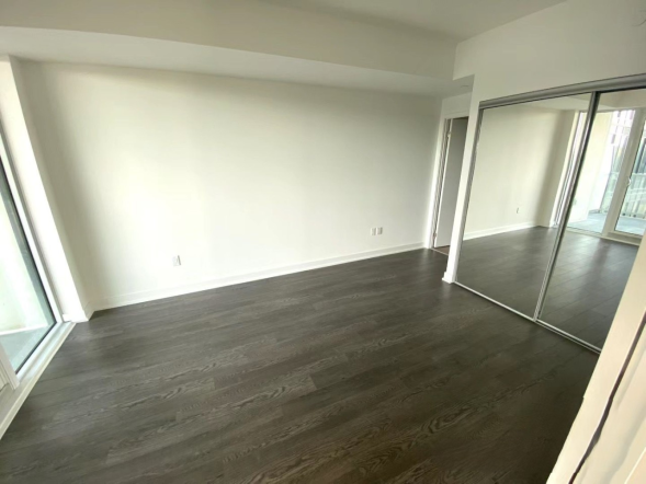 多伦多北约克2Bed+1den 2bath Condo出租 包车位水电暖气网络